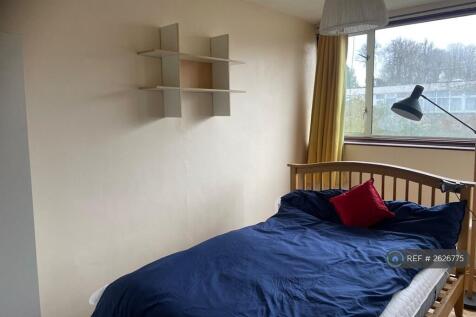 Large Rear Bedroom Upstairs