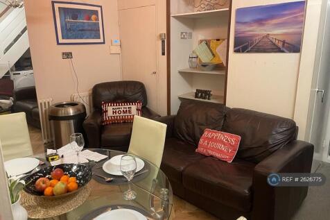 Kitchen Dining Area With Comfy Seating
