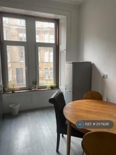 Kitchen With Dinning Table