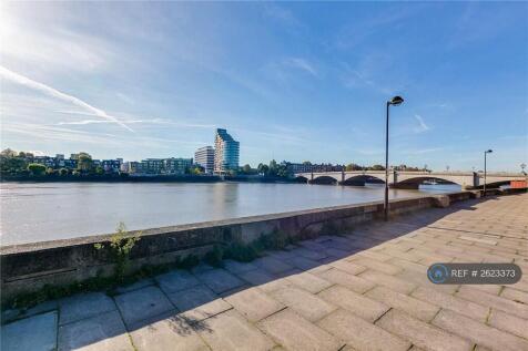 Thames Path At The Bottom Of The Garden
