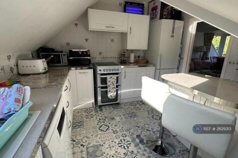 Apt Kitchen Breakfast Bar