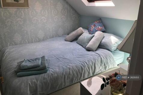 Apt Mid Bedroom