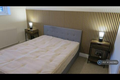 Large Ensuite Room