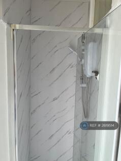  Own Shower In Bedsit 