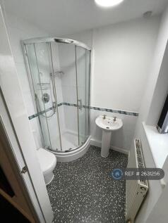 Bedroom 5 Ensuite (Bathroom 3)