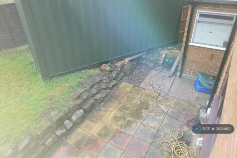 Side Garden With Container 