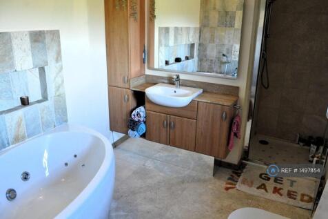 Master Bathroom (Ensuite)