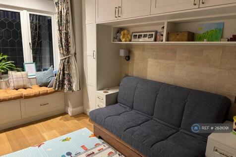 Double Bedroom 