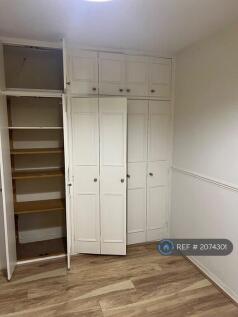 Fitted Wardrobes In Bedroom 