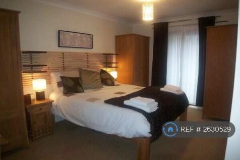 Ensuite Bedroom With All Solid Oak Furniture