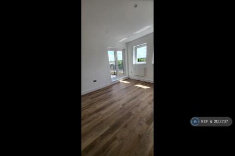 Flat 6b - Master Bedroom