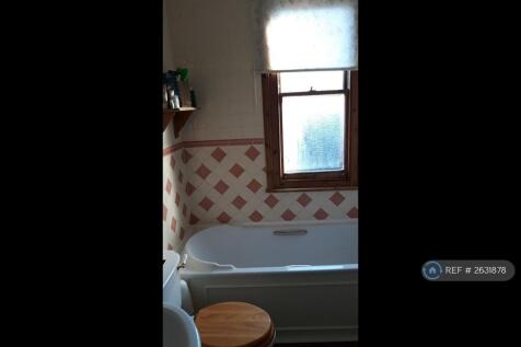 Tub And Italianate Tiles &#43; Double Waterscreen