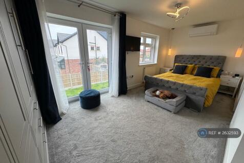 Master Bedroom With Juliette Balcony And Air-Con