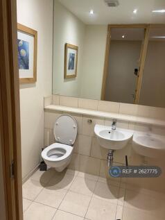 Toilet/Cloakroom