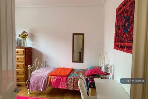 Double Room With 1 Single Bed To Let 