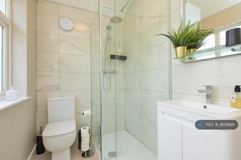 Ensuite Bedroom 4 