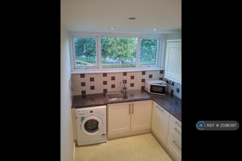  Kitchen 1/2