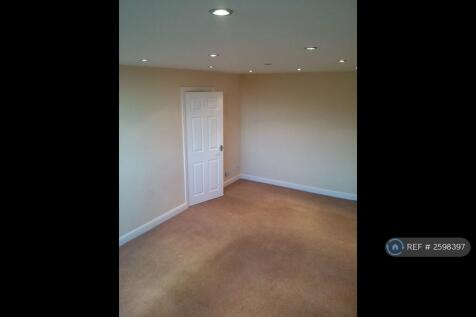Living Room 2/2