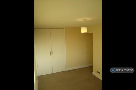 1st Bedroom 2/2