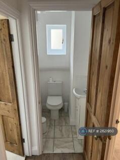 Cloakroom (2nd Wc)