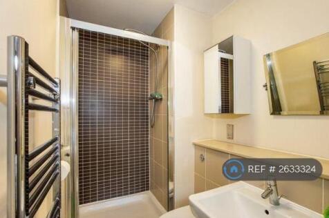 Modern En-Suite Bathroom