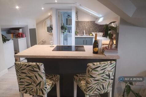 Open Kitchen Dinner Lounge