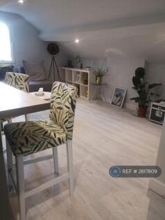 Kitchen/ Lounge Area