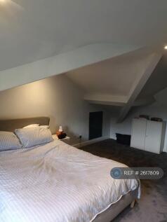 Main King-Size Bedroom 