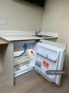 6 Private Fridge Freezer For 6 Tenant