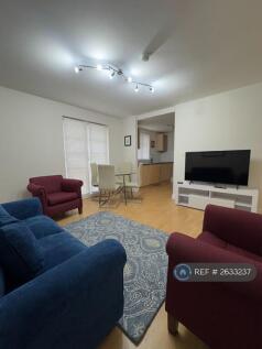 Living/Dining Room (1/2)