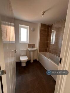 Upstairs Common Bath