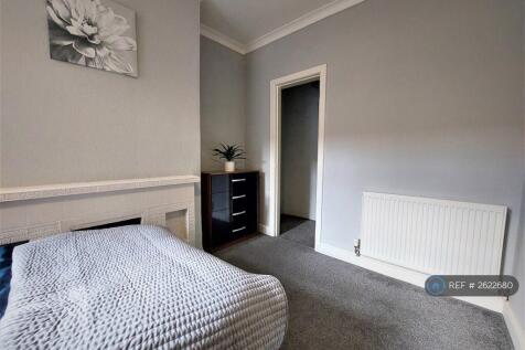 Room 1 With Under-Stairs Wardrobe - Available