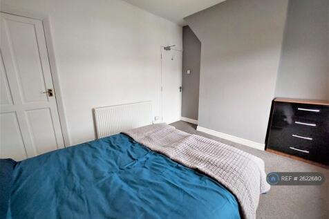 Room 3 With Built In Wardrobe - Available