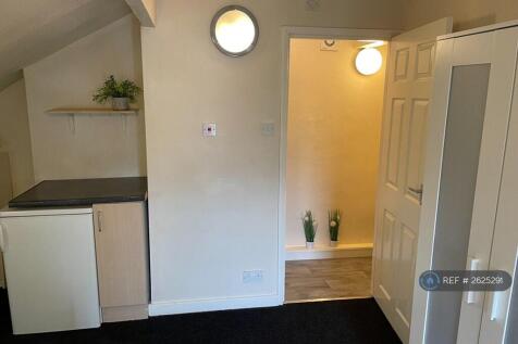 Room 4 Into En-Suite
