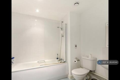 Spacious Bathroom