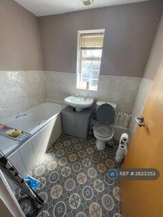 Main Bathroom 