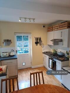 Fitted Dishwasher, Washing Machine, Fridge/Freezer