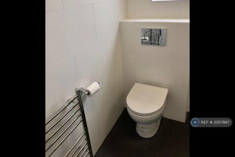 Shower Room 3 Of 5