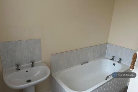 1st Floor Bathroom