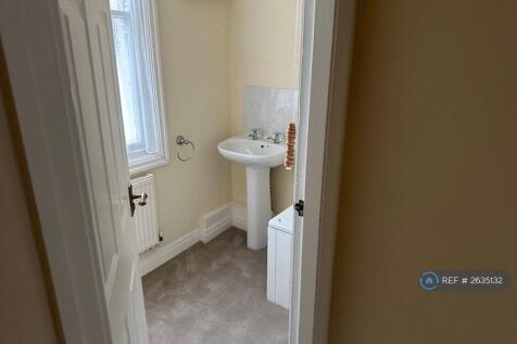 1st Floor Bathroom