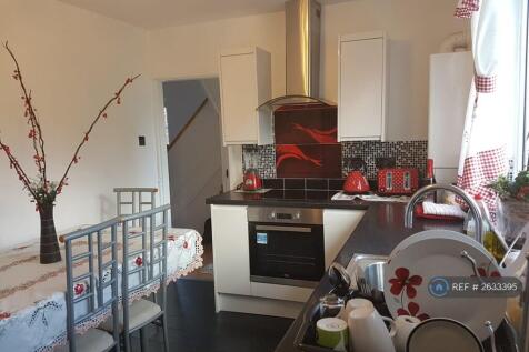Fully Equipped Kitchen With Built In Appliances 