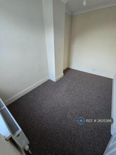 Middle Bedroom