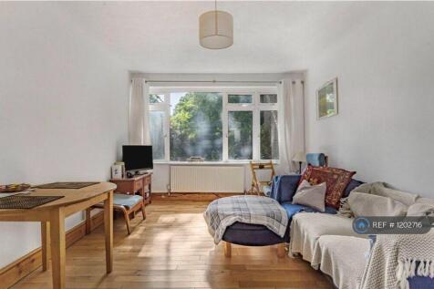 Bright Aspect To Sunny Gardens With Mature Trees 