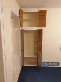 Fitted Wardrobe With Cupboard Space Above 
