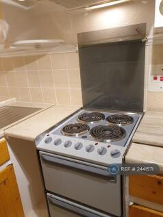 Cooker With The  Lid Raised 
