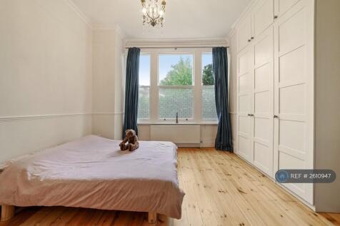 Tranquil And Quiet King Size Bedroom