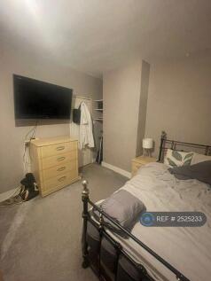 Middle Bedroom 2 