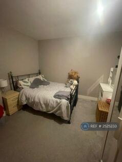 Middle Bedroom 2 
