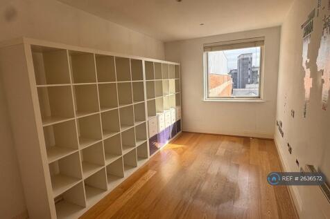 3rd Bedroom / Study