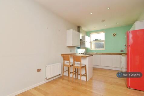 Lounge &amp; Dining Kitchen